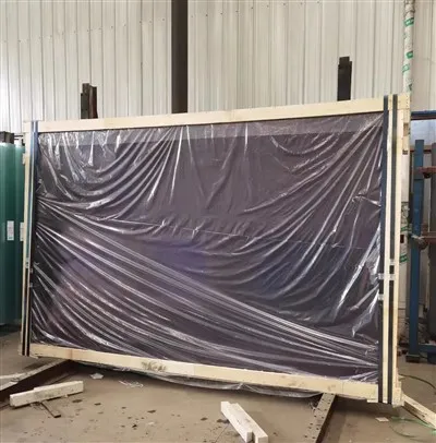 写真スタジオでは銀メッキの鏡が使われていますか？